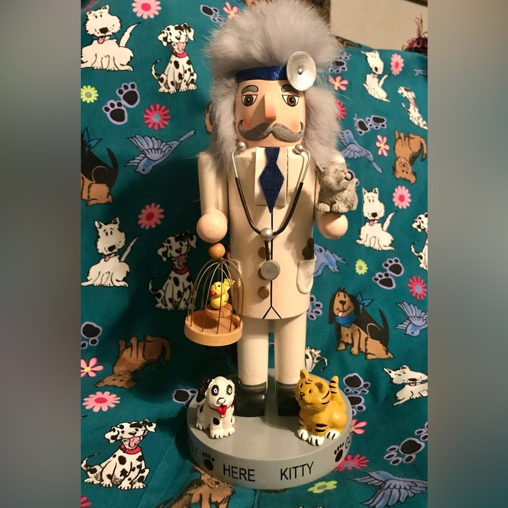 Nutcracker Village Veterinarian Nutcracker